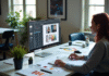 Designer créatif travaillant sur un logiciel de graphisme moderne